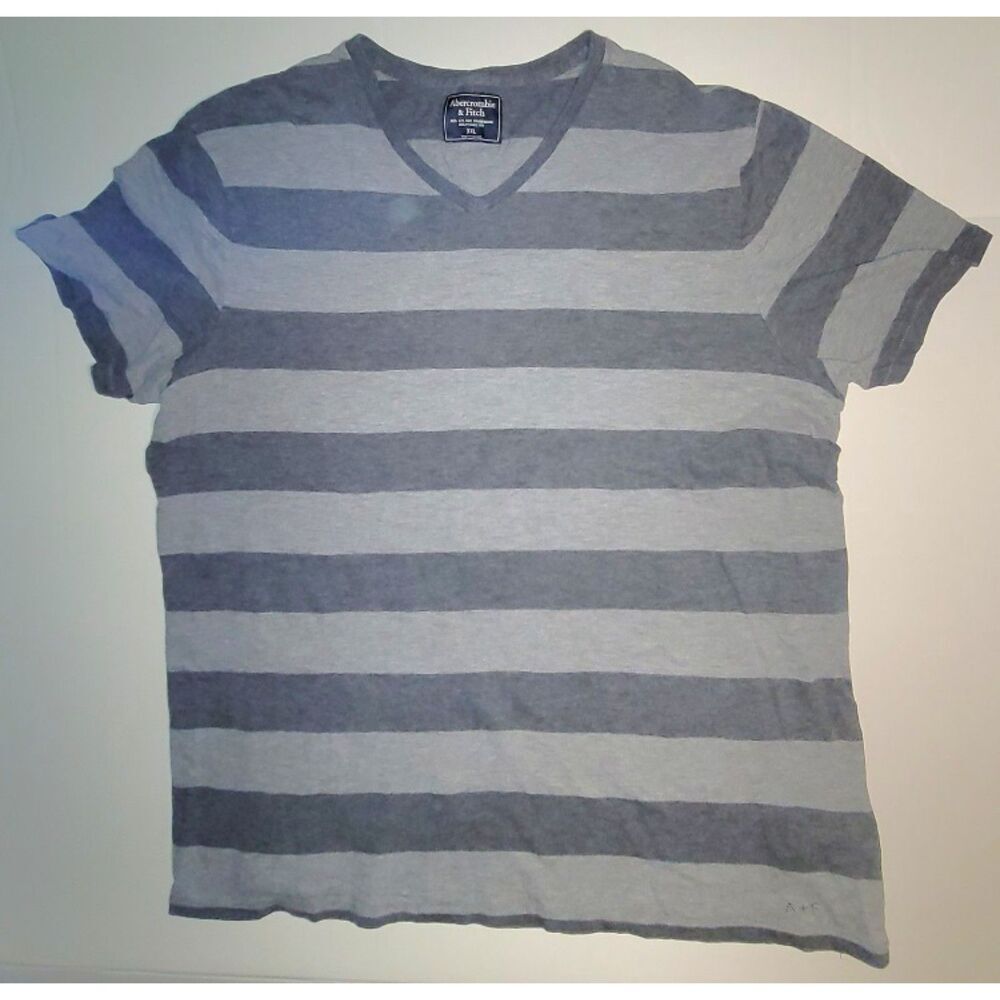 Ambercrombie & Fitch men's 2x casual V-Neck Tshirt